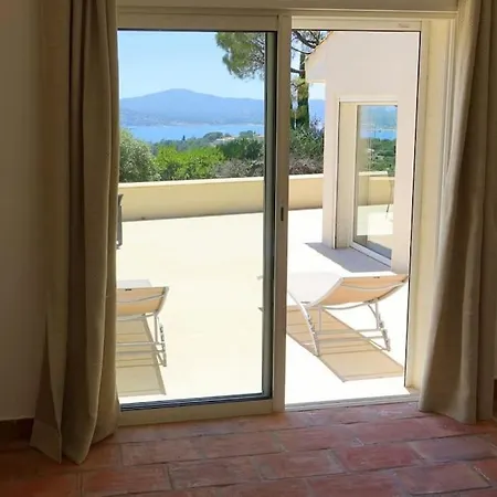 Piscine Vue Sur Le Golfe De Saint-tropez فيلة